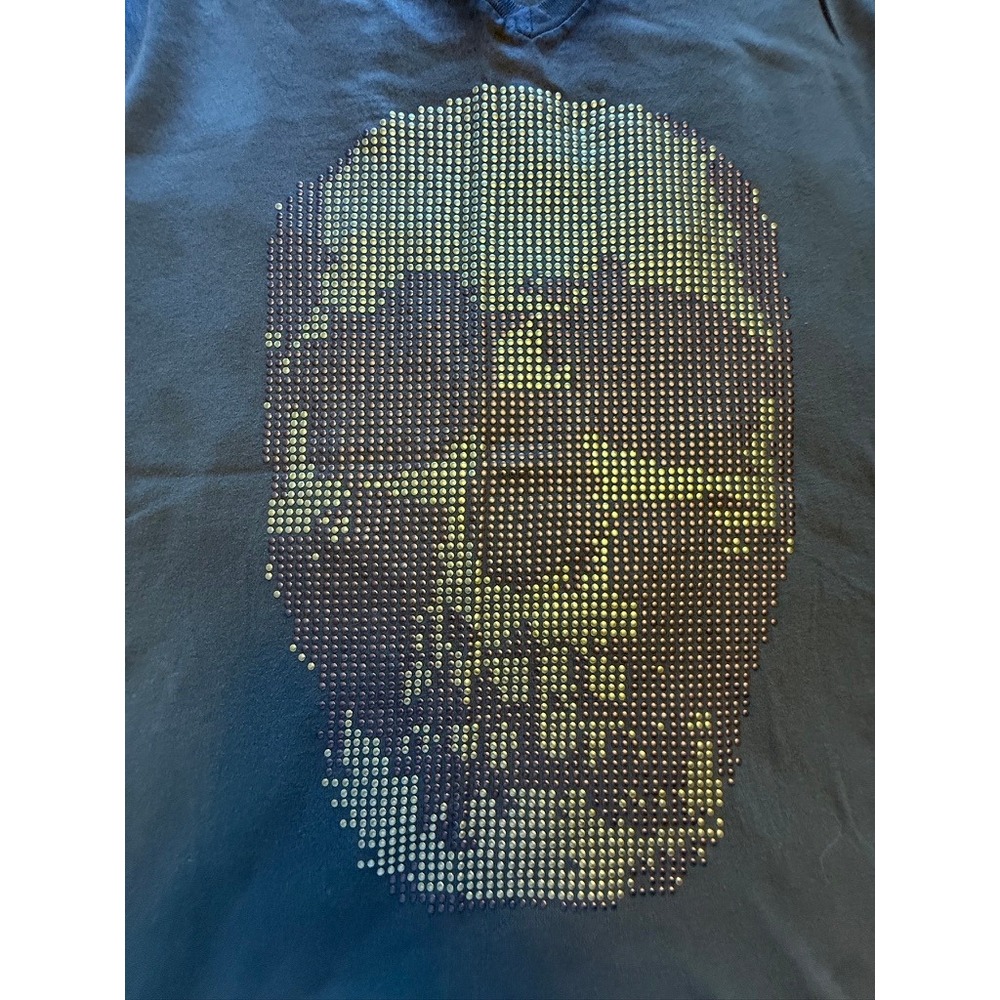 Guess V-Neck T-Shirt Mens Medium Gray Excellent Studded Skull Graphic Tee - Picture 5 of 8
